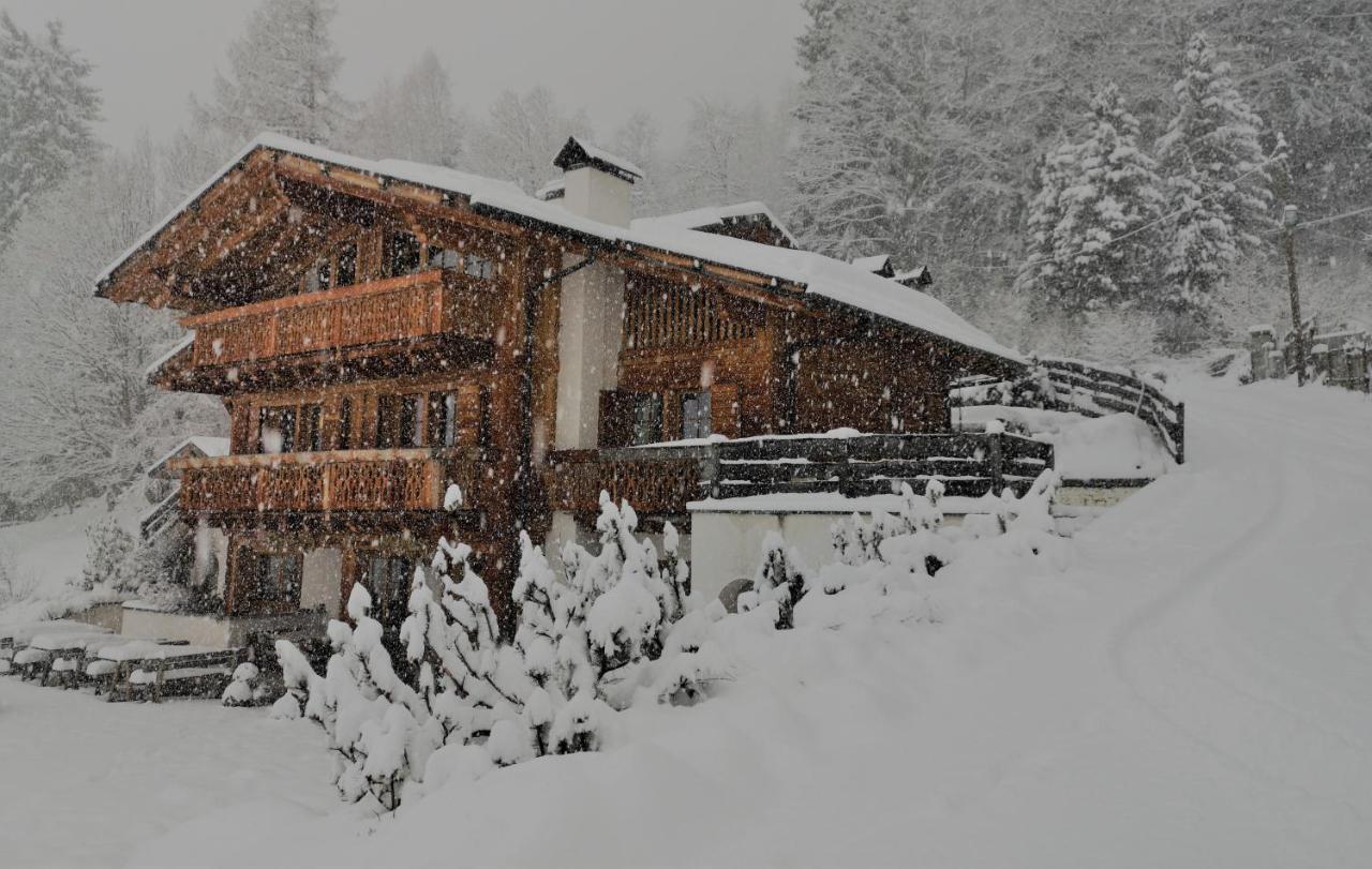 Fogajard Lovely Chalet มาดอนนาดีกัมปิโญ ภายนอก รูปภาพ